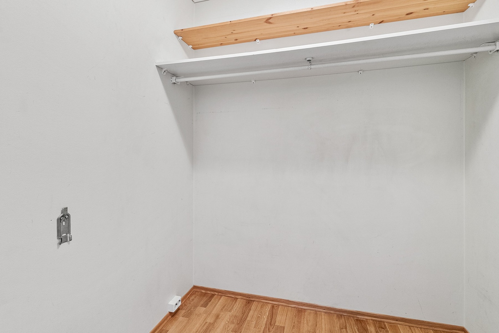 Bod med adkomst fra entré - Det er i tillegg en bod i kjelleretasjen Galleribilde