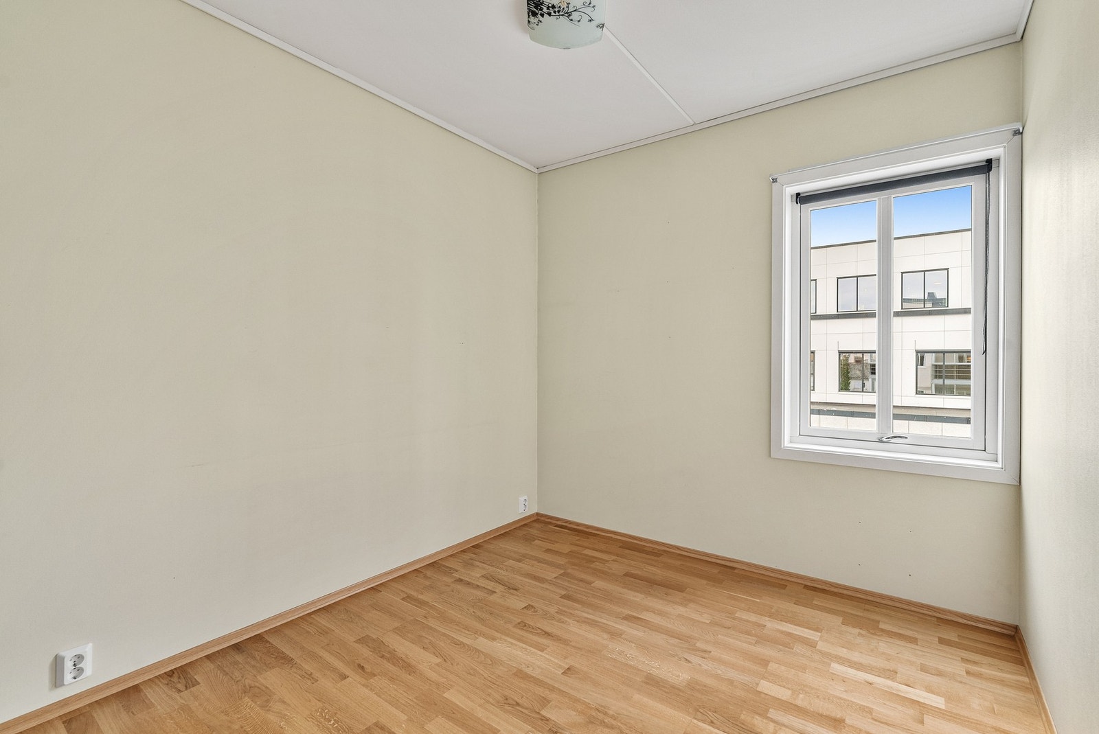 Soverom nr. 1 med med skyvedørsgarderobe Galleribilde