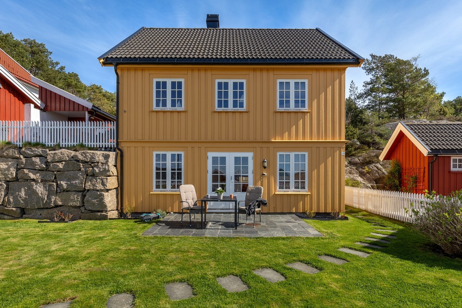 Sjarmerende og idyllisk beliggende hytte over 3 plan på Gjeving Galleribilde