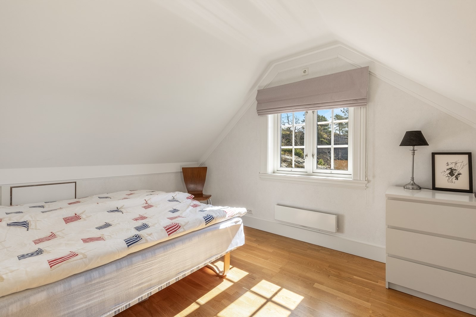 Rommet oppleves som luftig og romslig Galleribilde