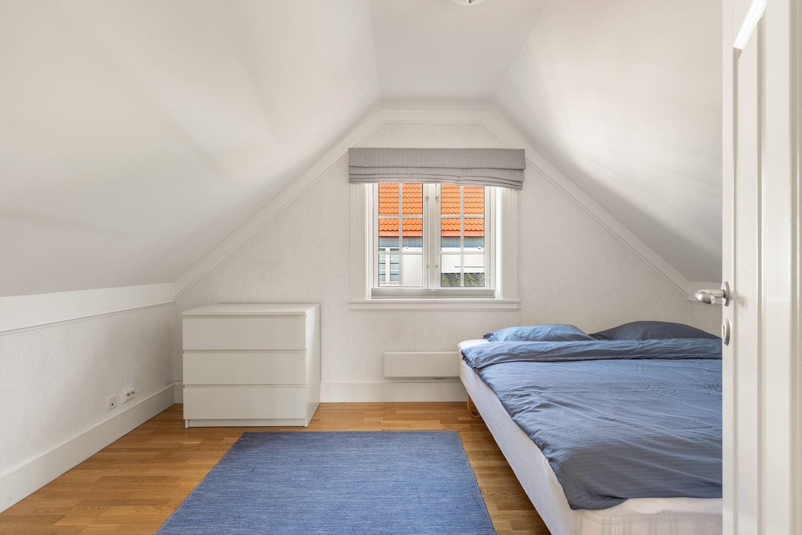 Rommet er idag innredet som soverom men rommet overholder ikke dagens krav til alternativ rømming Galleribilde