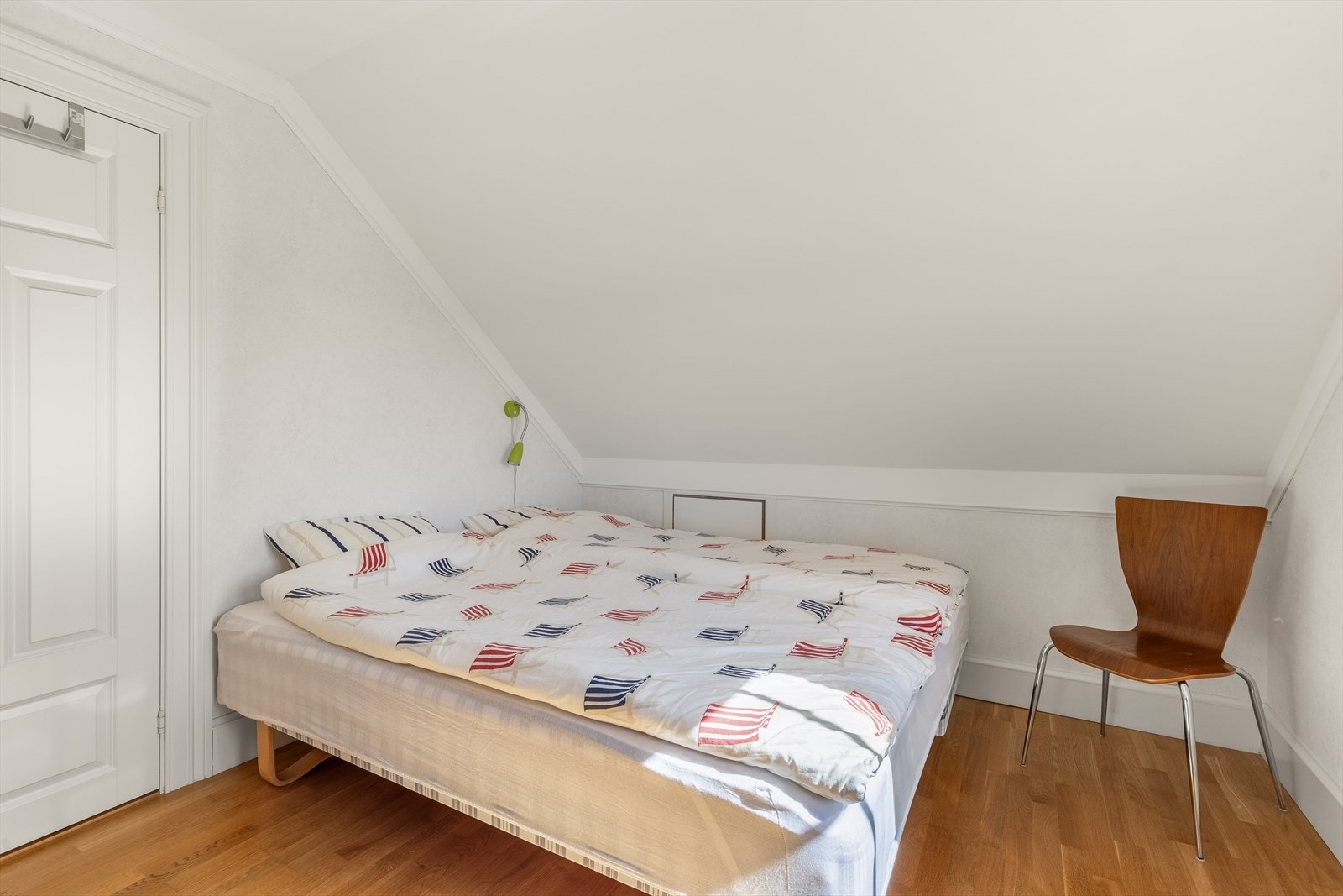 Rommet er i dag innredet som soverom men rommet overholder ikke dagens krav til alternativ rømming Galleribilde