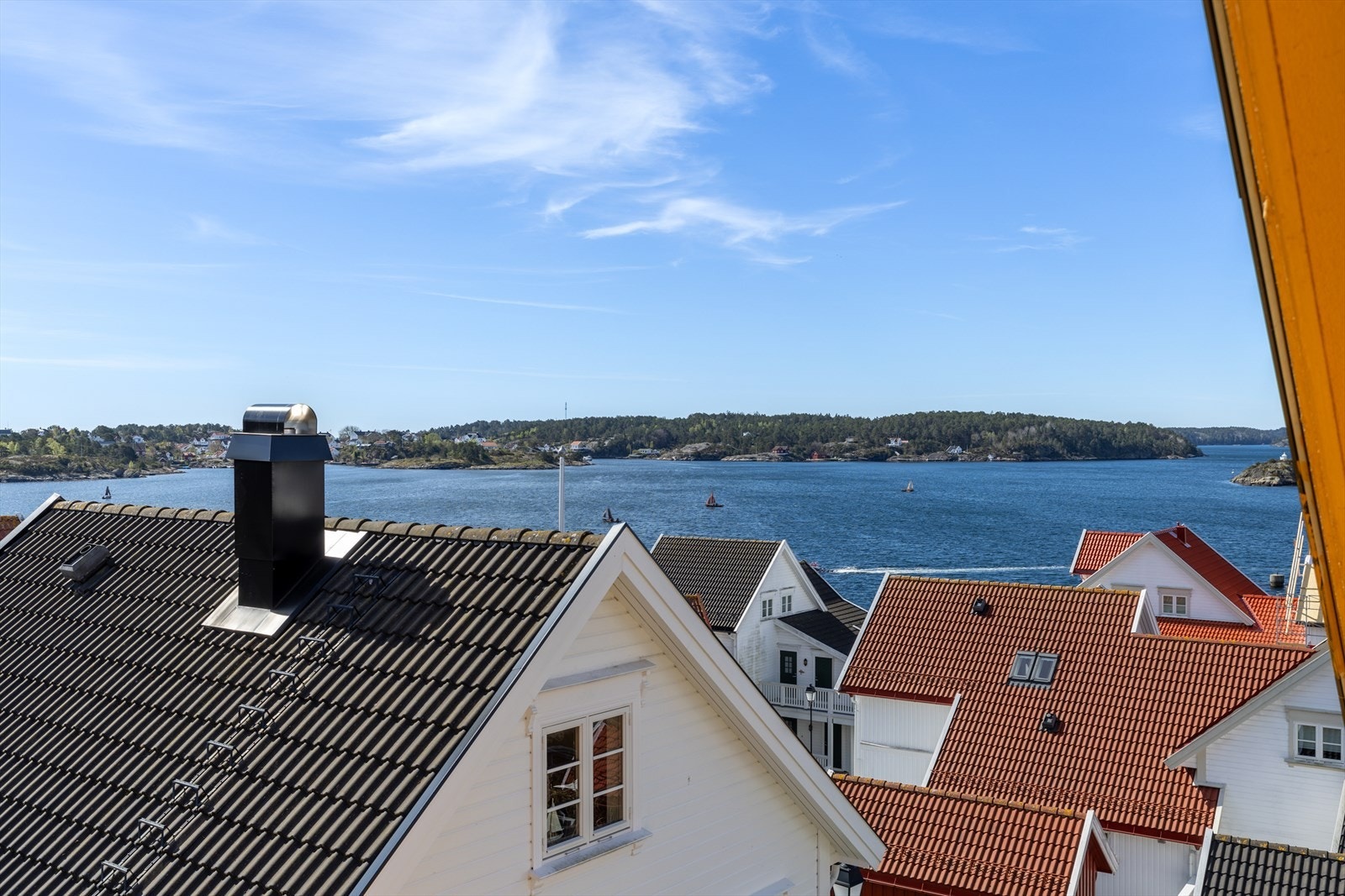 Her kan man følge med på båtlivet som passerer hele sommeren Galleribilde