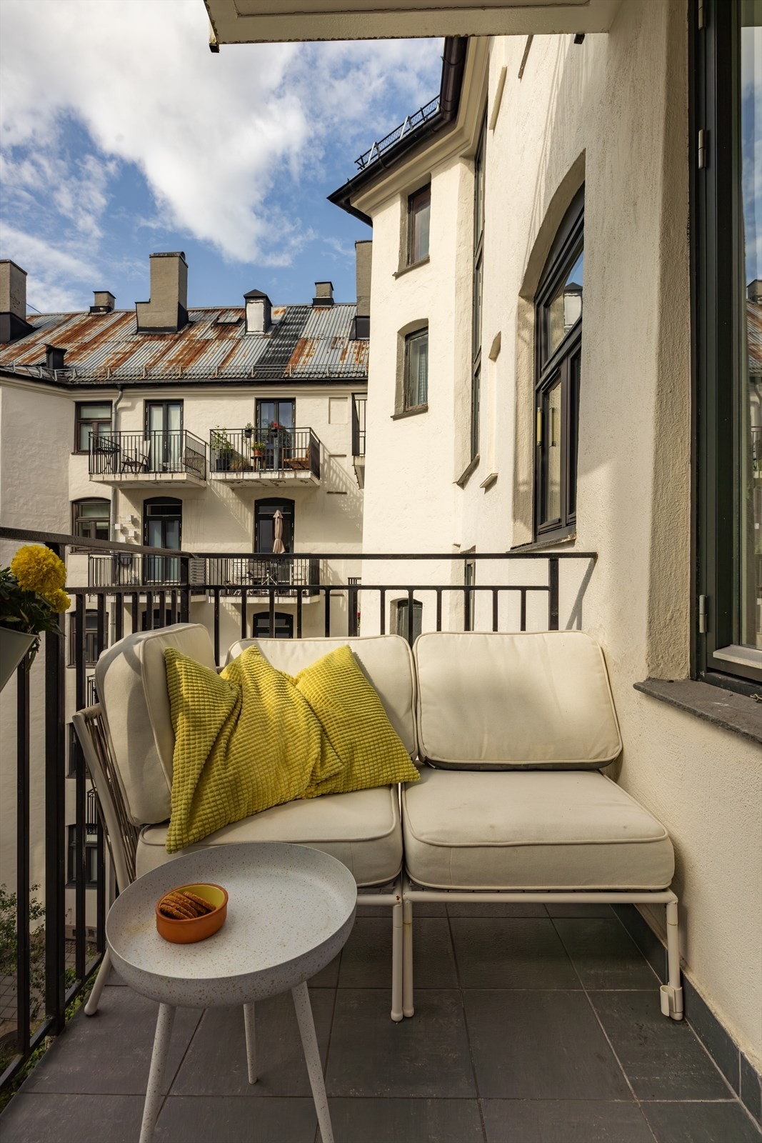 Balkong med hyggelig utsyn Galleribilde