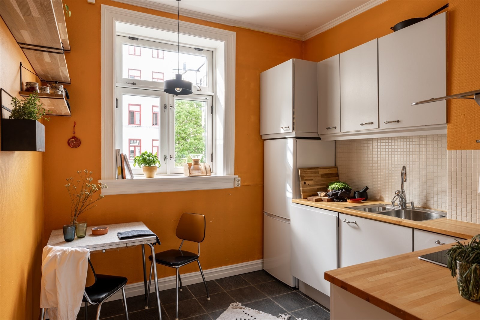 Hyggelig spiseplass på på kjøkkenet Galleribilde