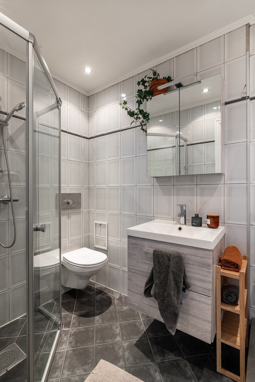 Det er opplegg og plass til vaskemaskin og tørketrommel Galleribilde