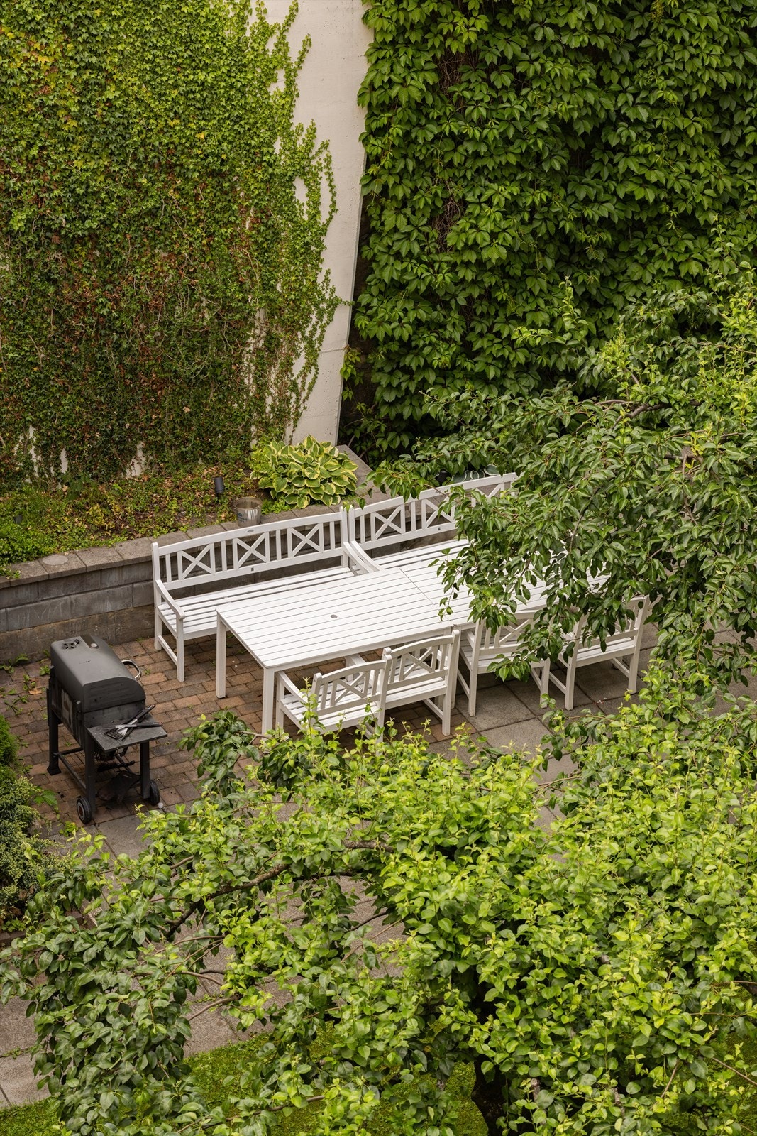 Hyggelig bakgård Galleribilde