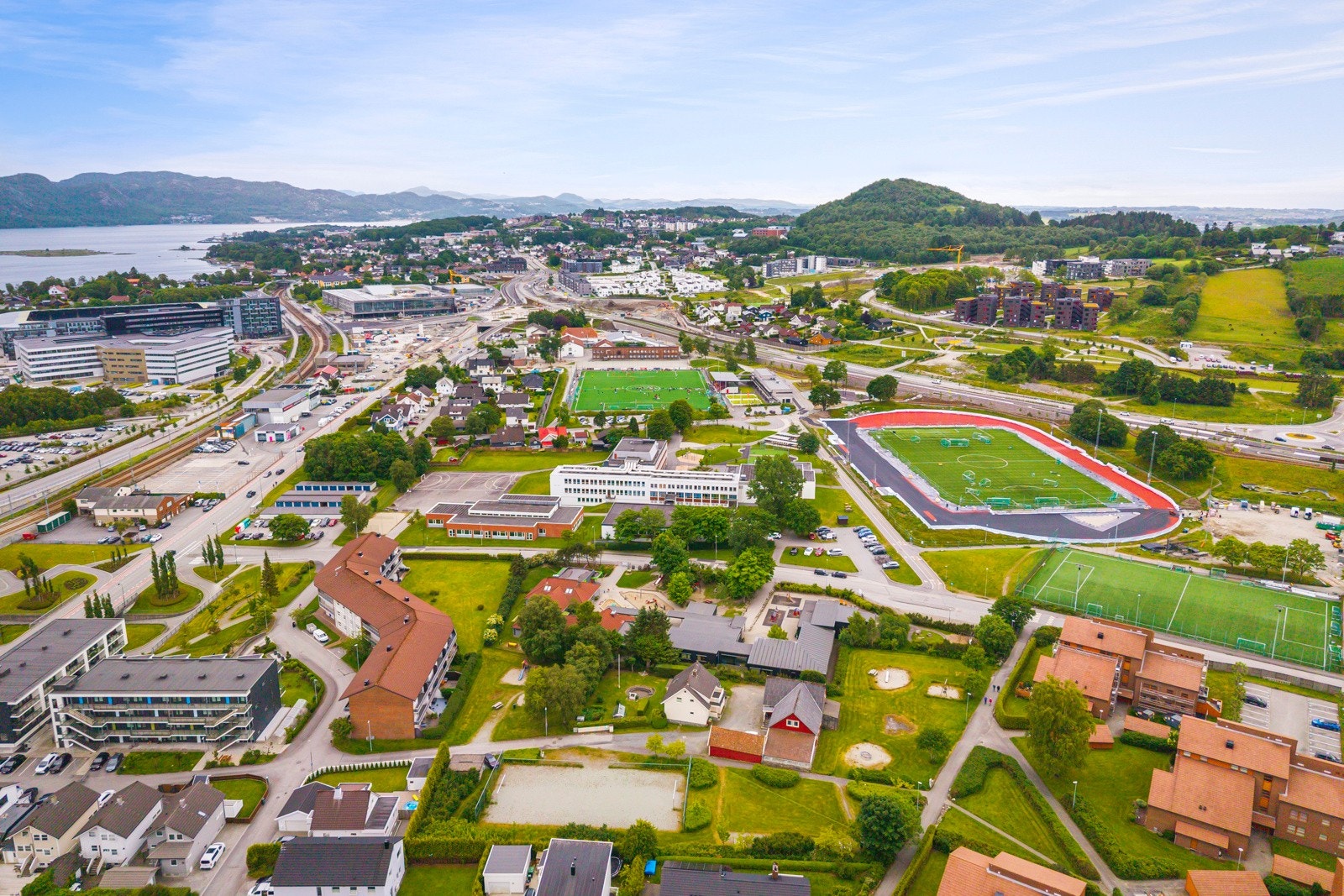 Området ligger flott til rett ved sjøen og SR-Bank Arena/Viking stadion. Galleribilde