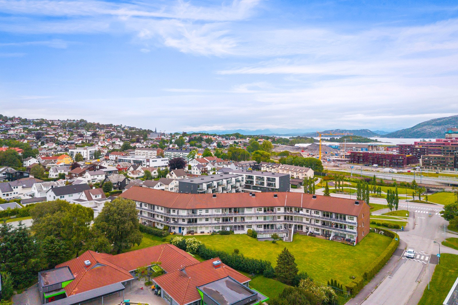 Eiendommen ligger i den sentrale, ettertraktede og urbane bydelen Hinna i Stavanger kommune. Galleribilde