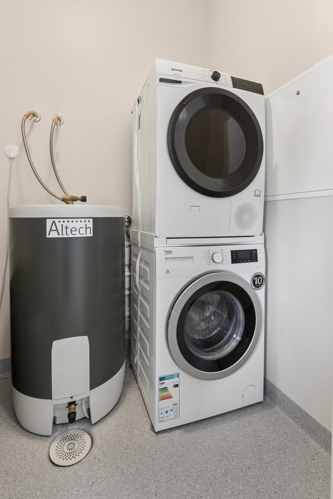 Vaskerom med opplegg og plass til vaskemaskin. (Tidligere bod, ikke omsøkt) Galleribilde