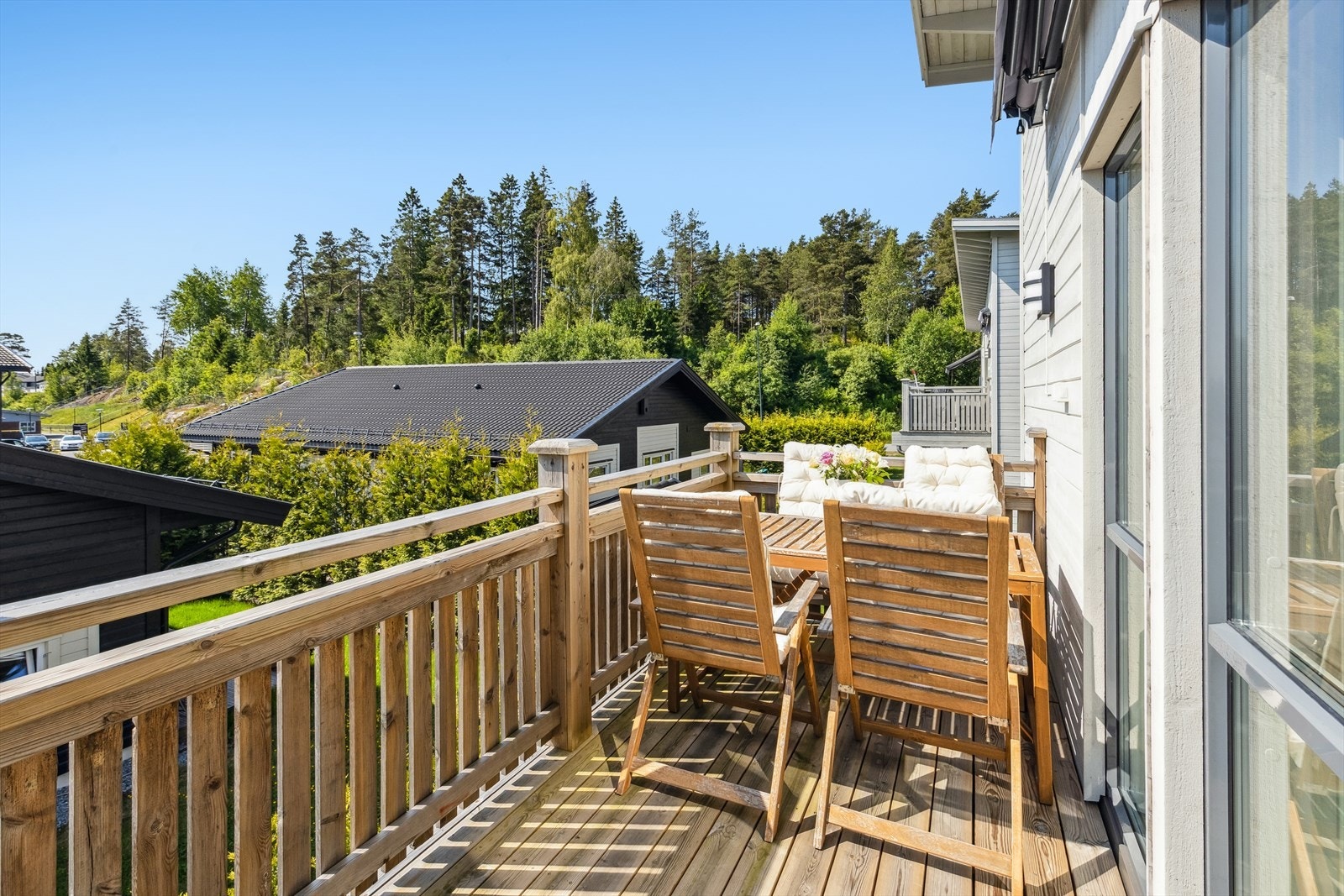 Her er det plass til sittegruppe og grill. Galleribilde