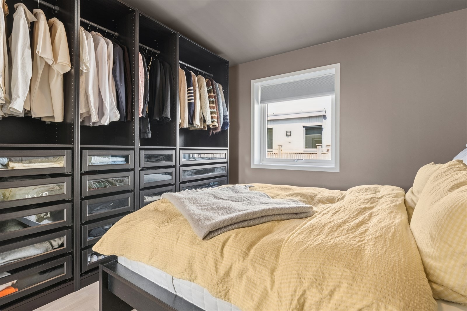 Soverom 1. (Garderobe medfølger) Galleribilde