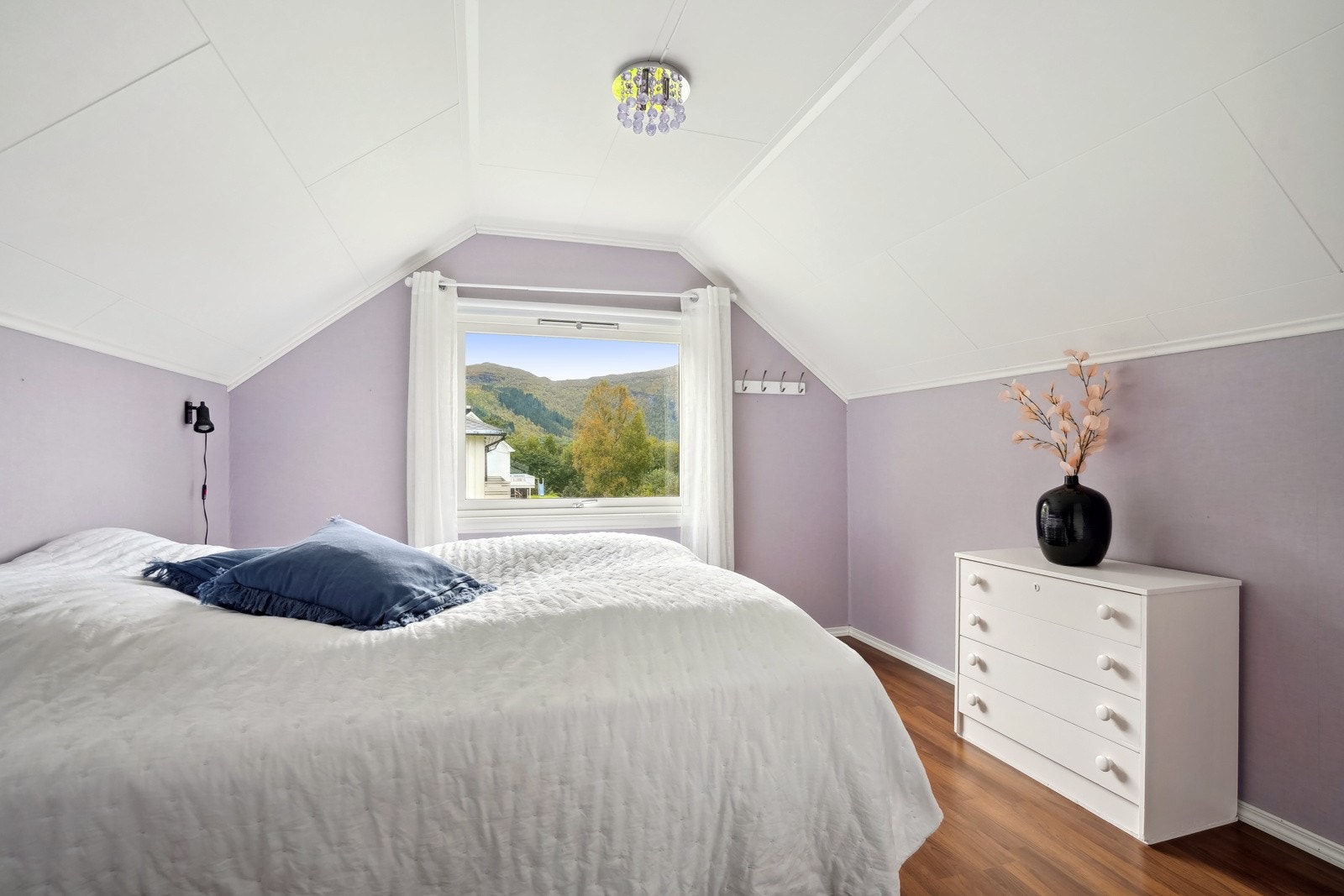 Soverom på loftet. Galleribilde