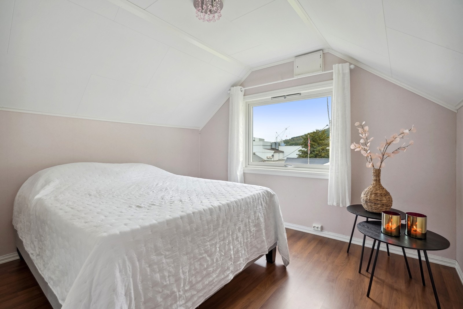 Soverom på loftet. Galleribilde