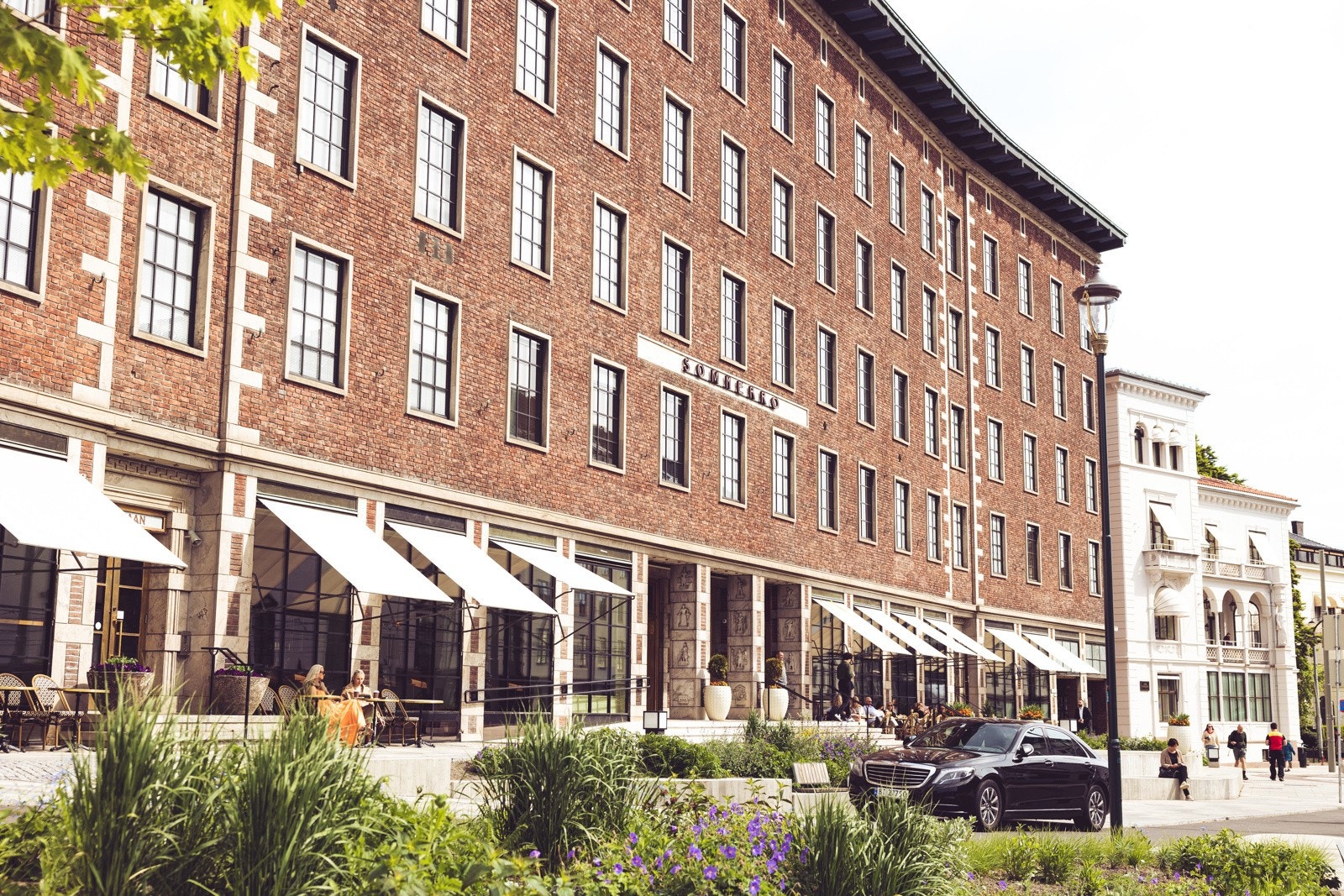 Hotell Sommerro er et luksuriøst hotell som ligger innen gåavstand - her er det luksuriøse fasiliteter, inkludert et takbasseng, flere restauranter og barer, samt en spa-avdeling. Galleribilde