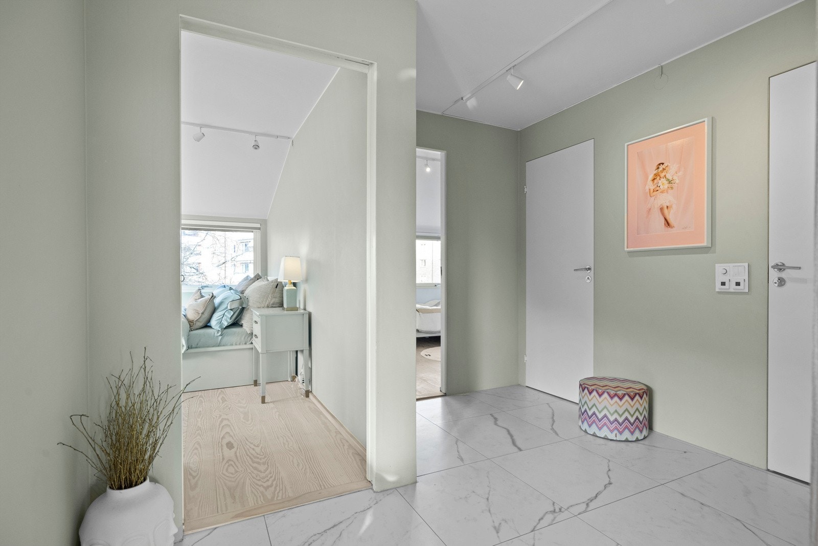 Mellomgang. Galleribilde