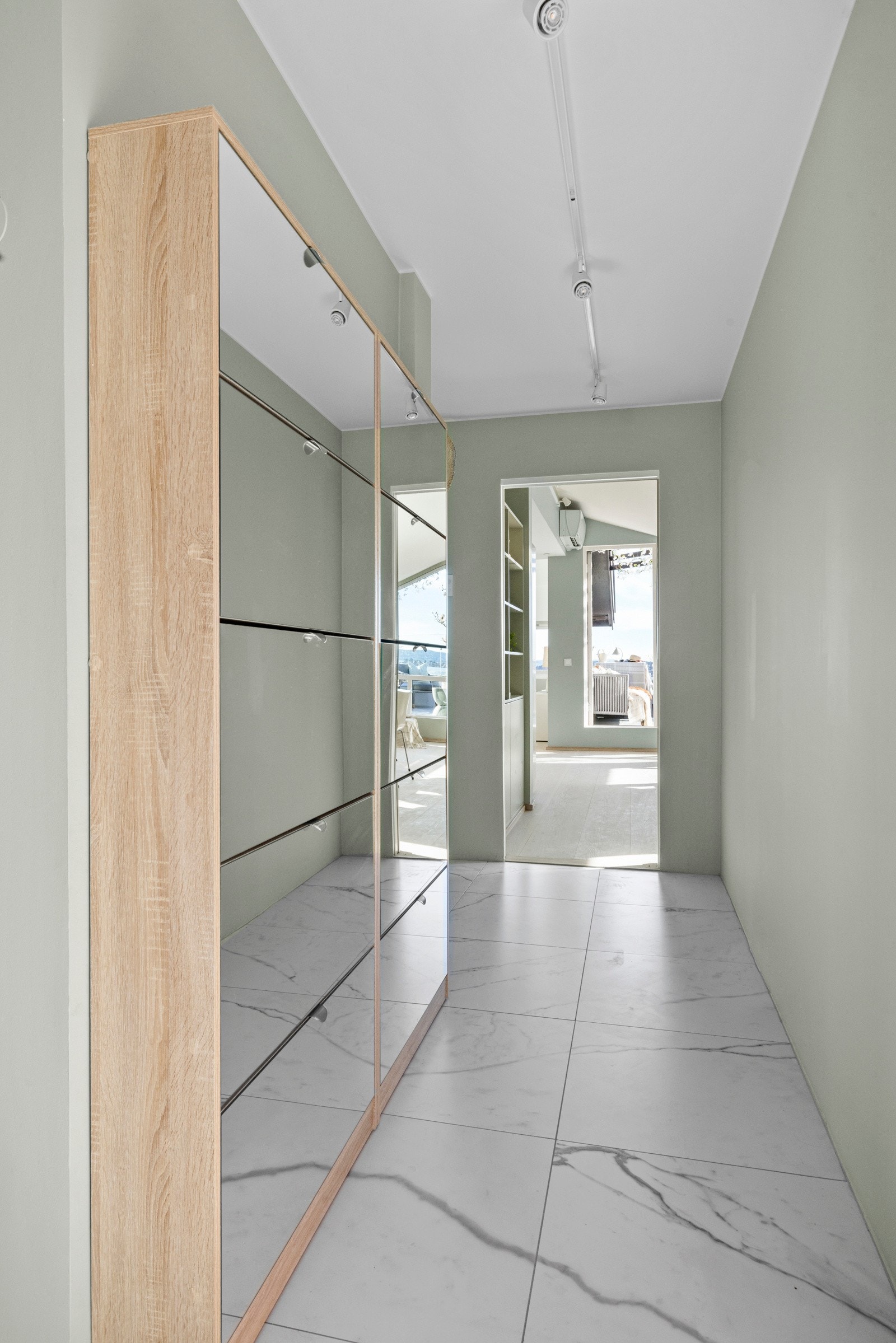 Nye bilder April 48 Galleribilde