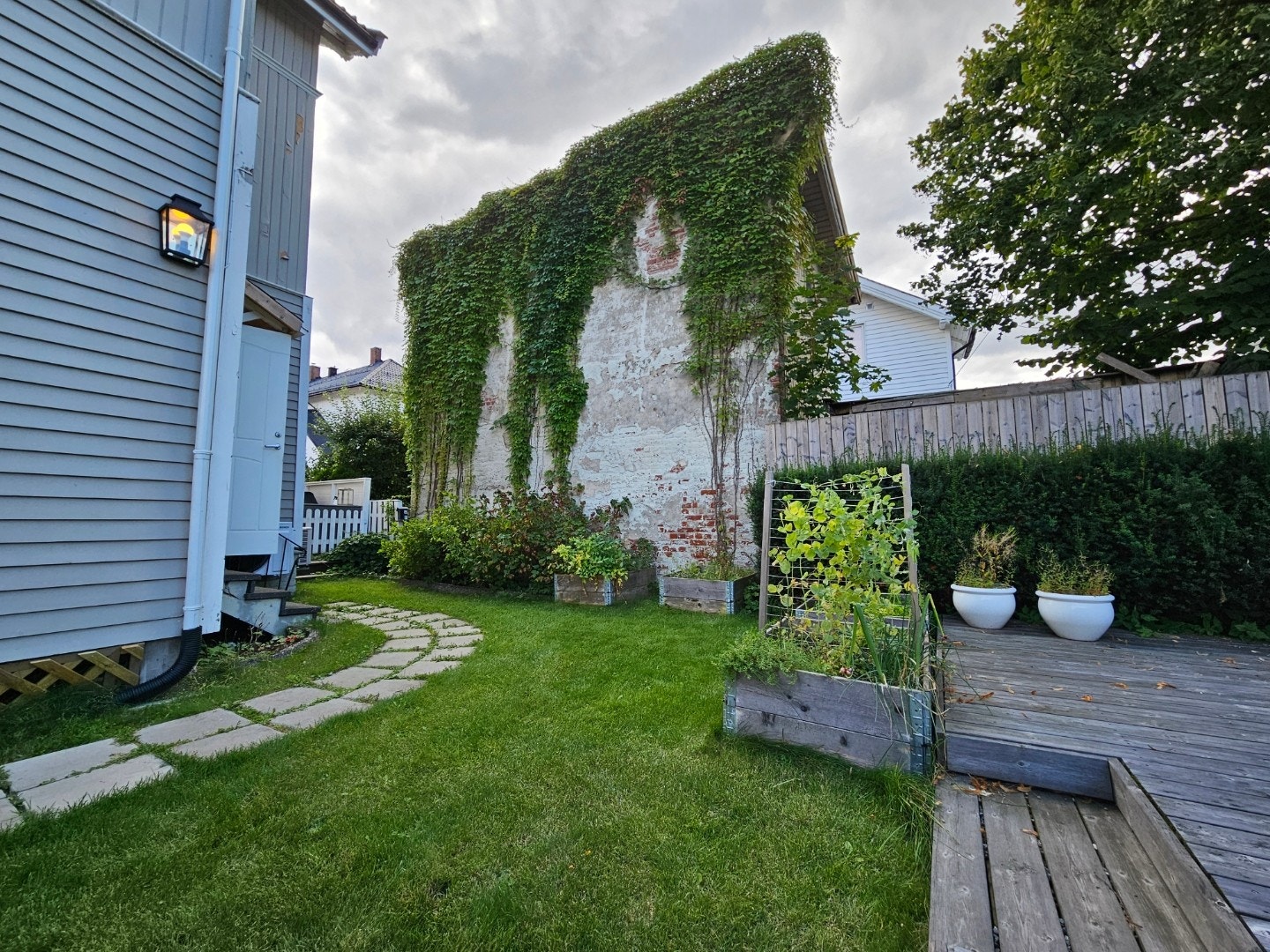 Selgers private bilder av felles uteplass Galleribilde