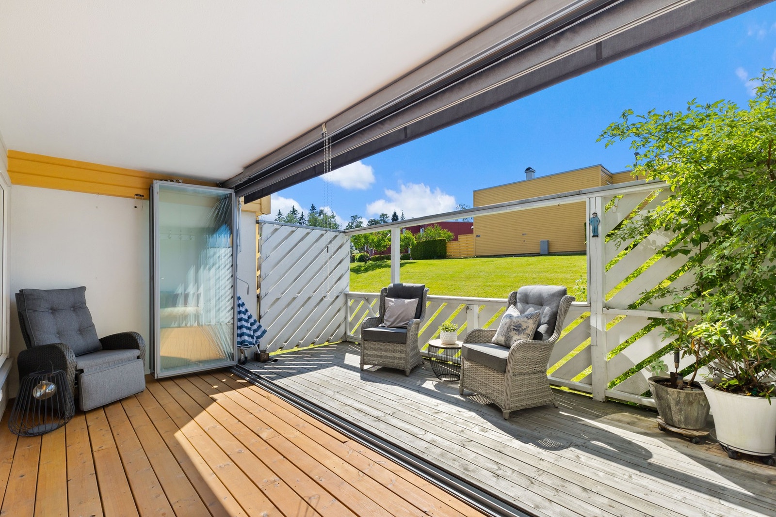 Attraktiv og romslig 3-roms leilighet i 1. etasje med trappefri adkomst, flotte uteplasser og garasjeplass med mulighet for elbillader Galleribilde