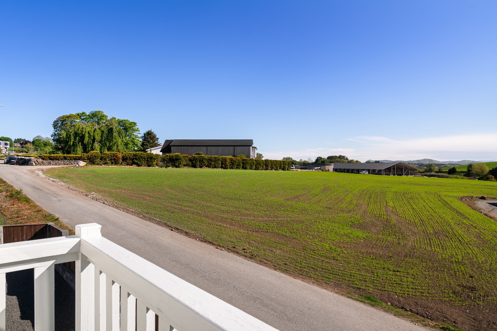 Flott utsikt ut over landlige omgivelser Galleribilde