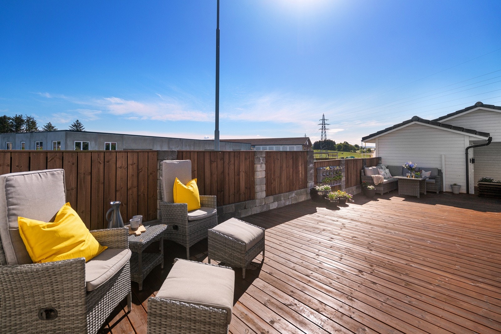 Romslig og skjermet terrasse Galleribilde