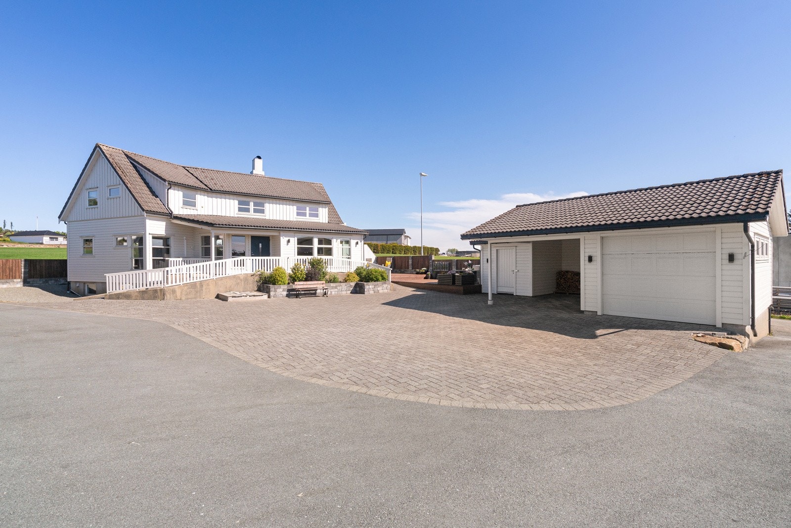 Svært gode parkeringsmuligheter på fremsiden av bolgien Galleribilde