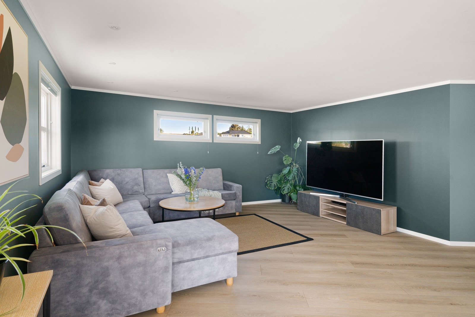 Naturlig plass til sittegruppe og tv-seksjon Galleribilde