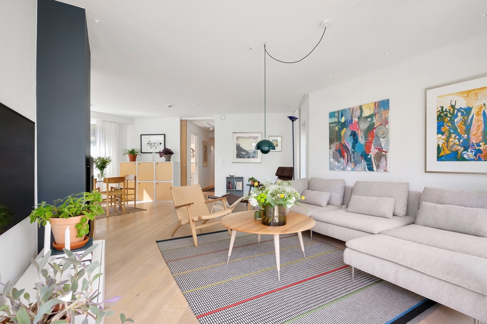 Moderne kvaliteter som vannbåren gulvvarme og balansert ventilasjon for et frisk inneklima. Galleribilde