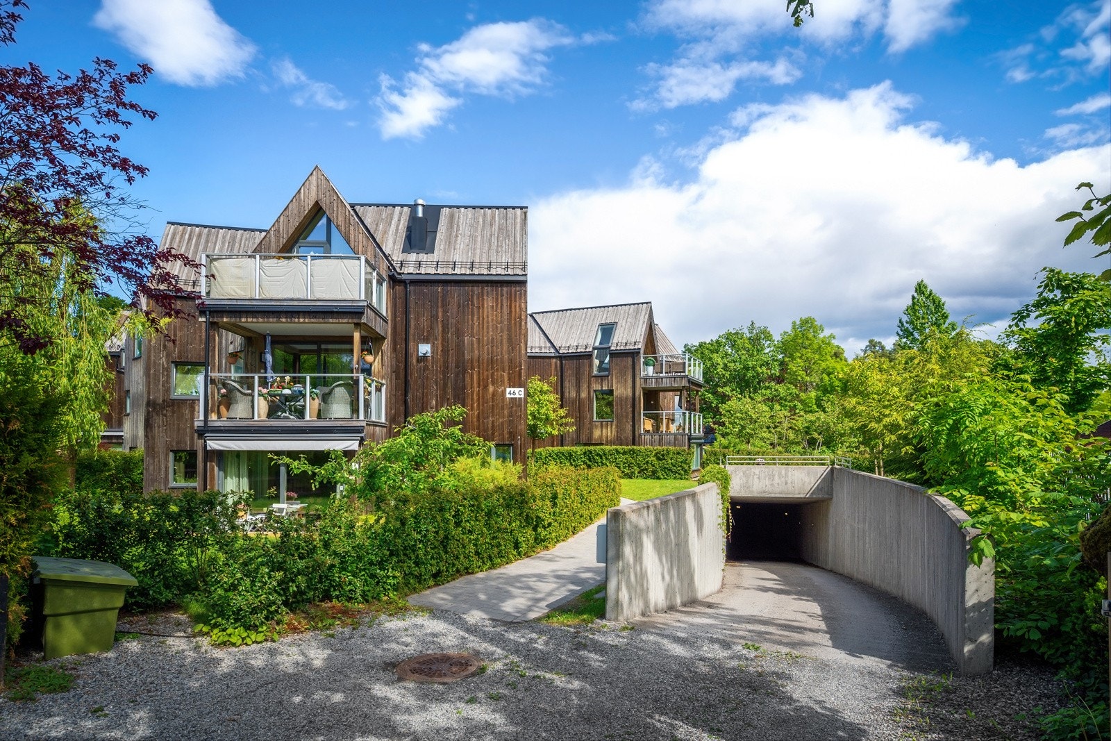 Trekronen boligsameie har en utmerket beliggenhet, helt innerst i stikkvei. Galleribilde