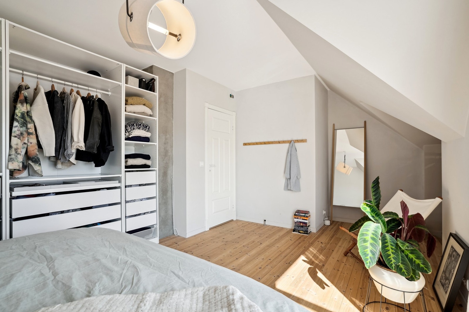 - og innredningen fra PAX sørger for orden og oversikt i garderoben. Galleribilde