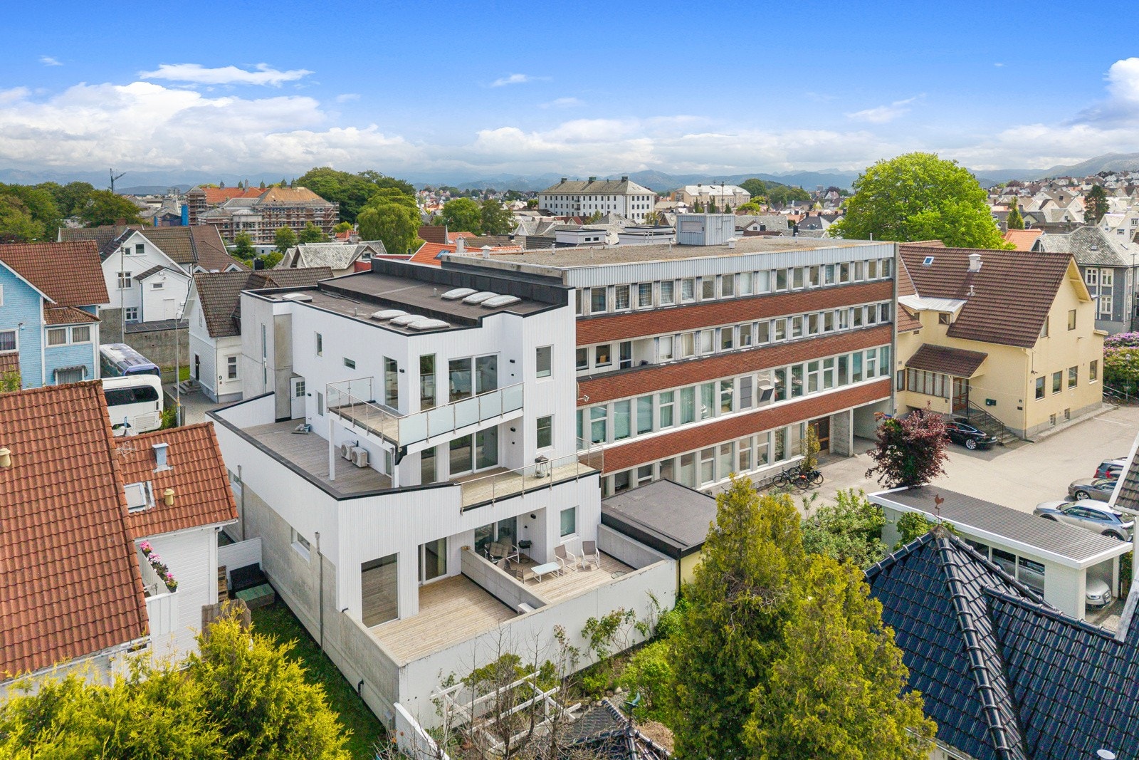 Eiendommen ligger i et attraktivt og sentrumsnært boligområde på Vestre Platå, like utenfor Stavanger sentrum. Galleribilde