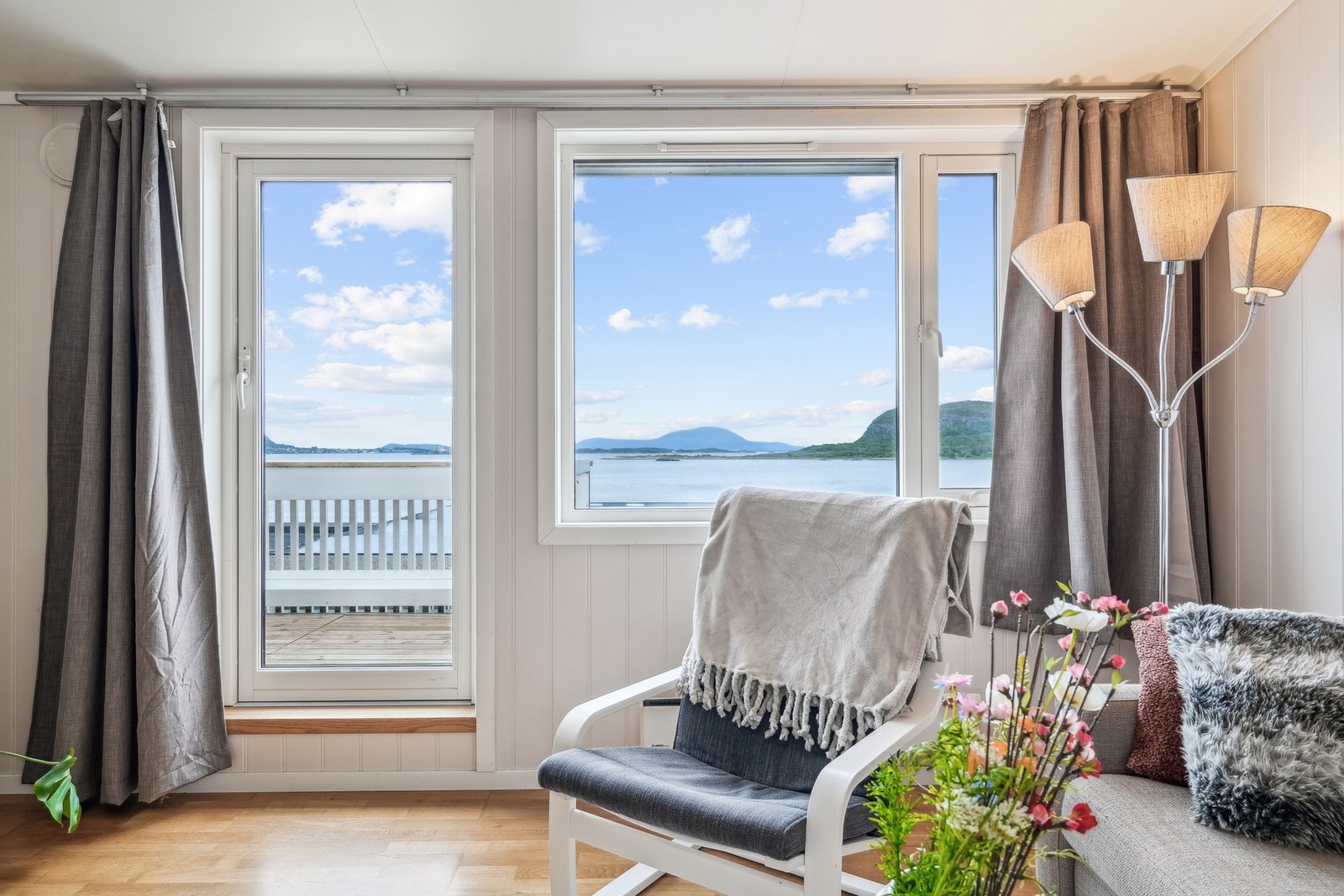 Fra stuen er det tilkomst til verandaen. Galleribilde