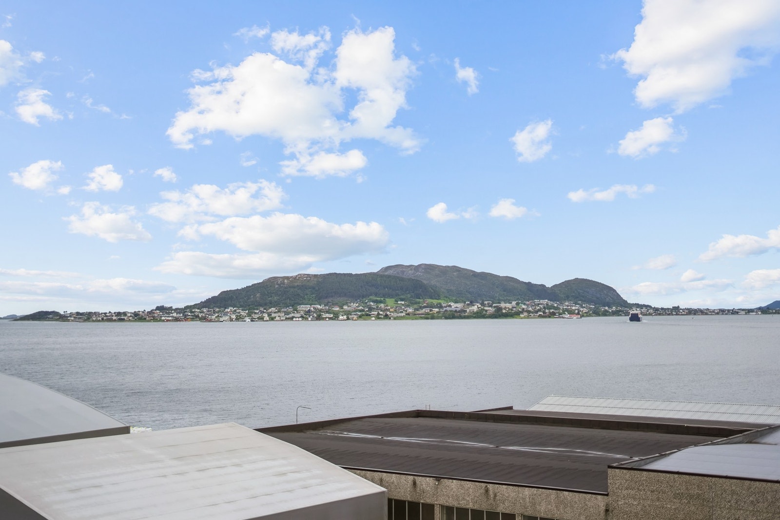 Her kan en nyte flott sjøutsikt og vakre solnedganger. Galleribilde
