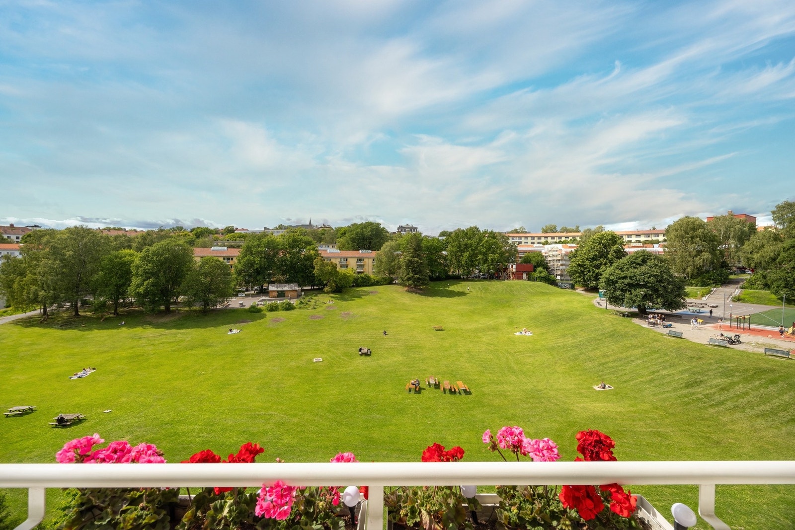Fantastisk balkong vendt mot idylliske Iladalen park. Galleribilde