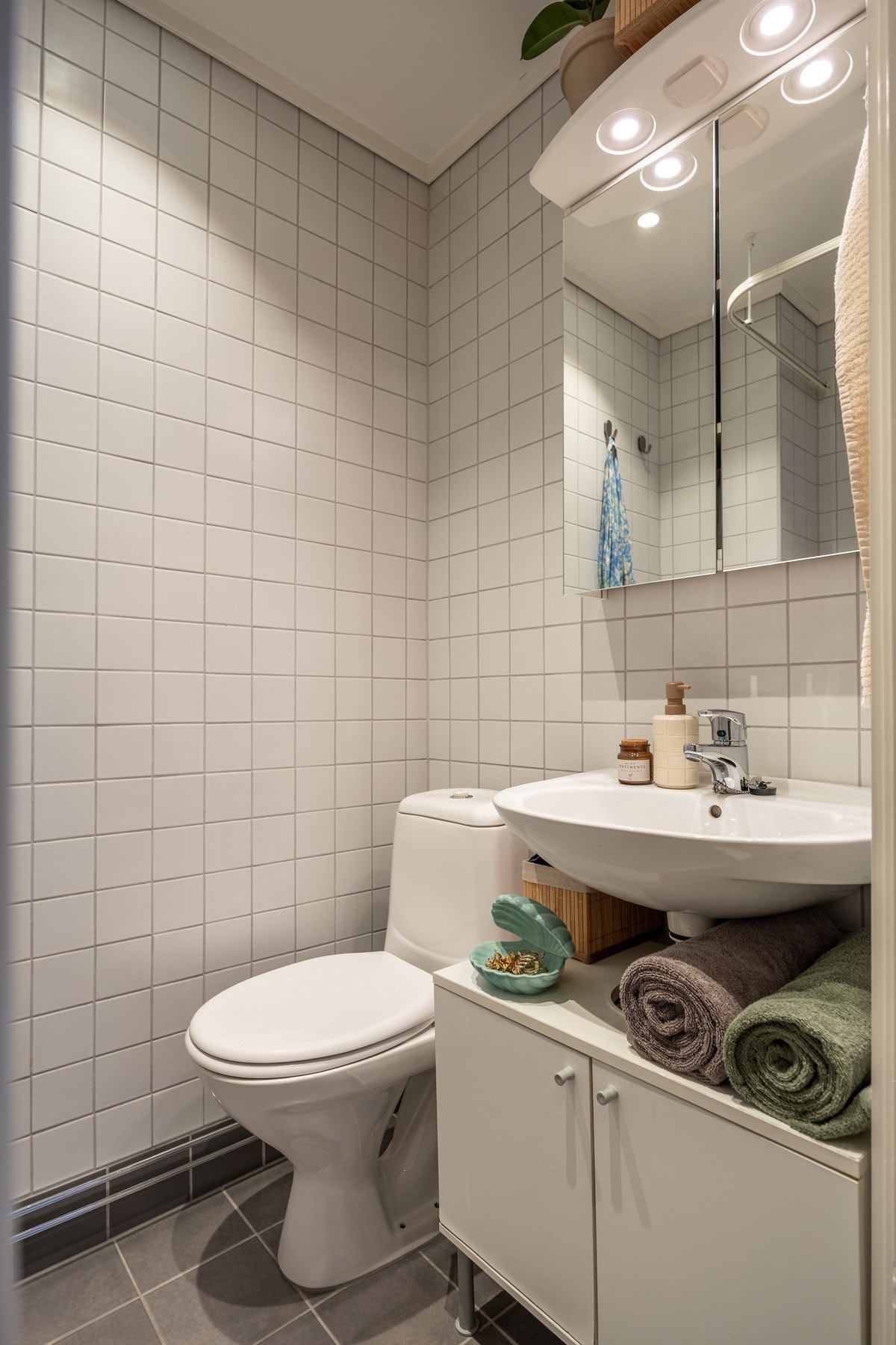 Alle etasjer har hvert sitt eget vaskerom. Enkel tilkomst for å vaske klær. Galleribilde