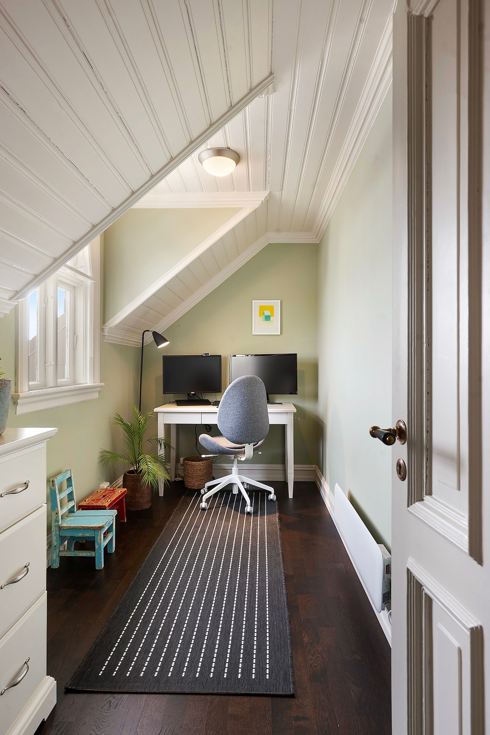 Et fint kontor/gjesterom, alternativt barnerom. Galleribilde