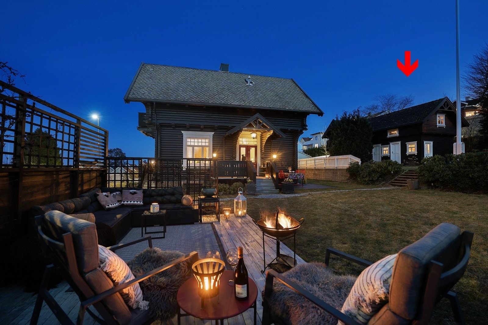 Her får du en sjelden anledning til å oppleve en eiendom med mange muligheter.Ta kontakt med megler for info om kjøp av ekstra tomt m/anneks Galleribilde