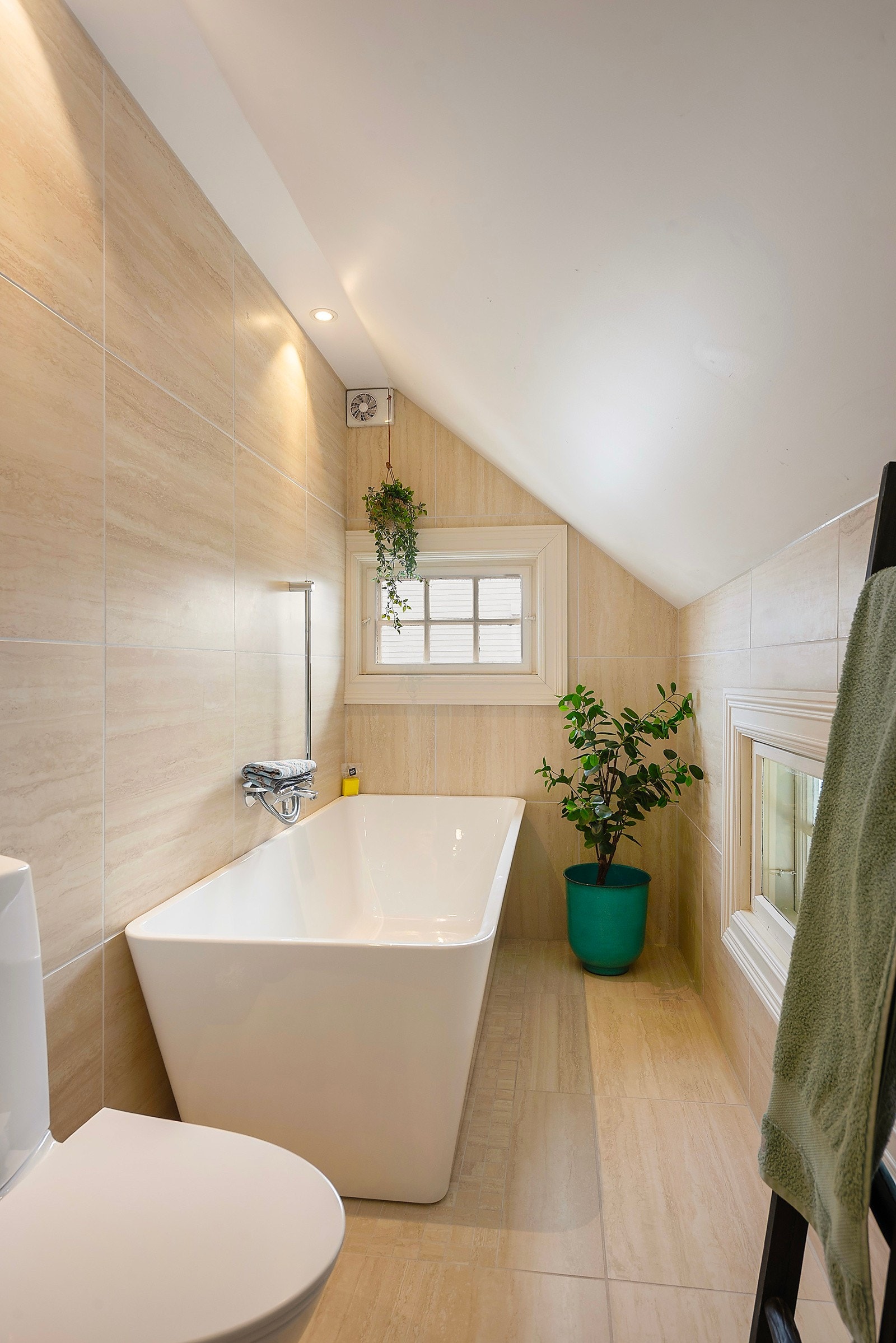 Lekkert bad som er renovert i 2016/2017 tilhørende hovedsoverommet Galleribilde