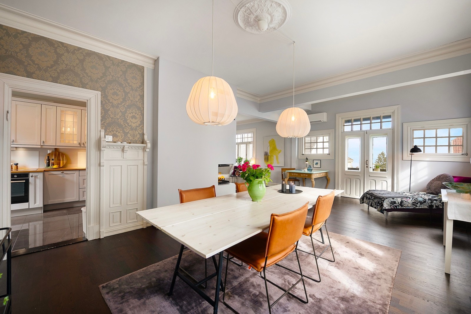 Det er varmekabler i hele første samt i kjeller og våtrommene. Galleribilde