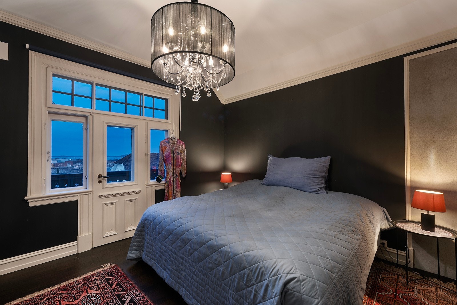 I denne etasjen er det 2 pene soverom av god størrelse pluss et kontor/barnerom eller gjesterom. Galleribilde