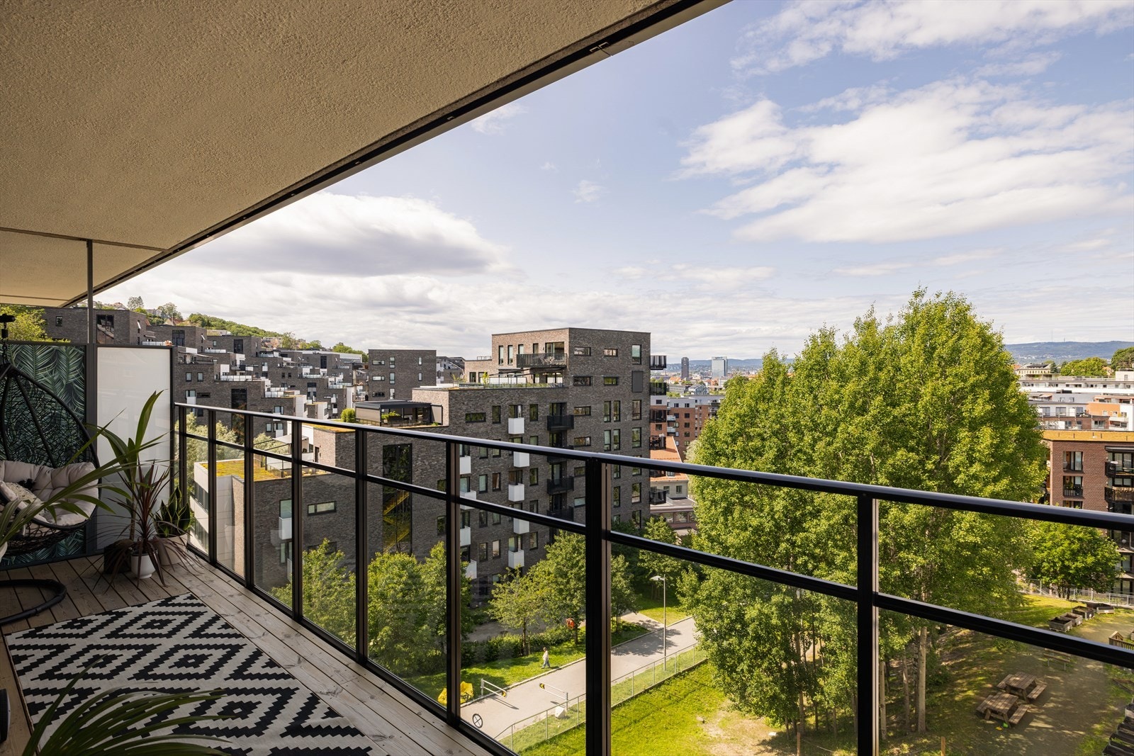 Leiligheten ligger høyt og fritt med nydelig utsikt Galleribilde