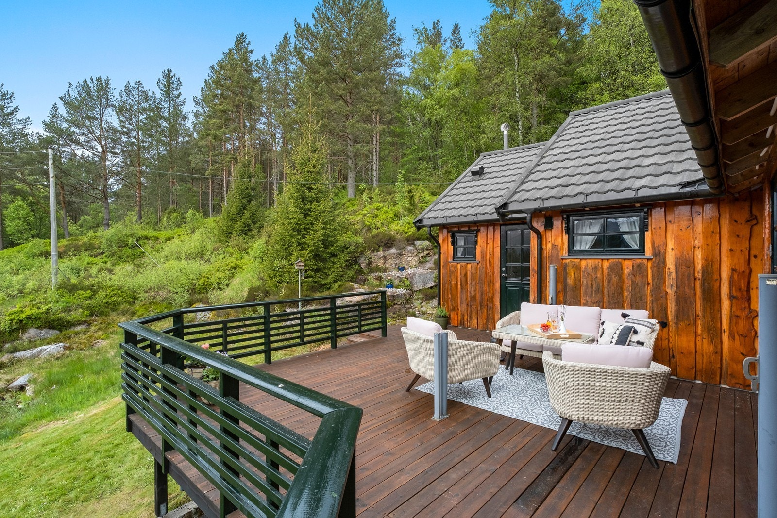 Terrassen har også direkte tilgang til hageområdet. Galleribilde