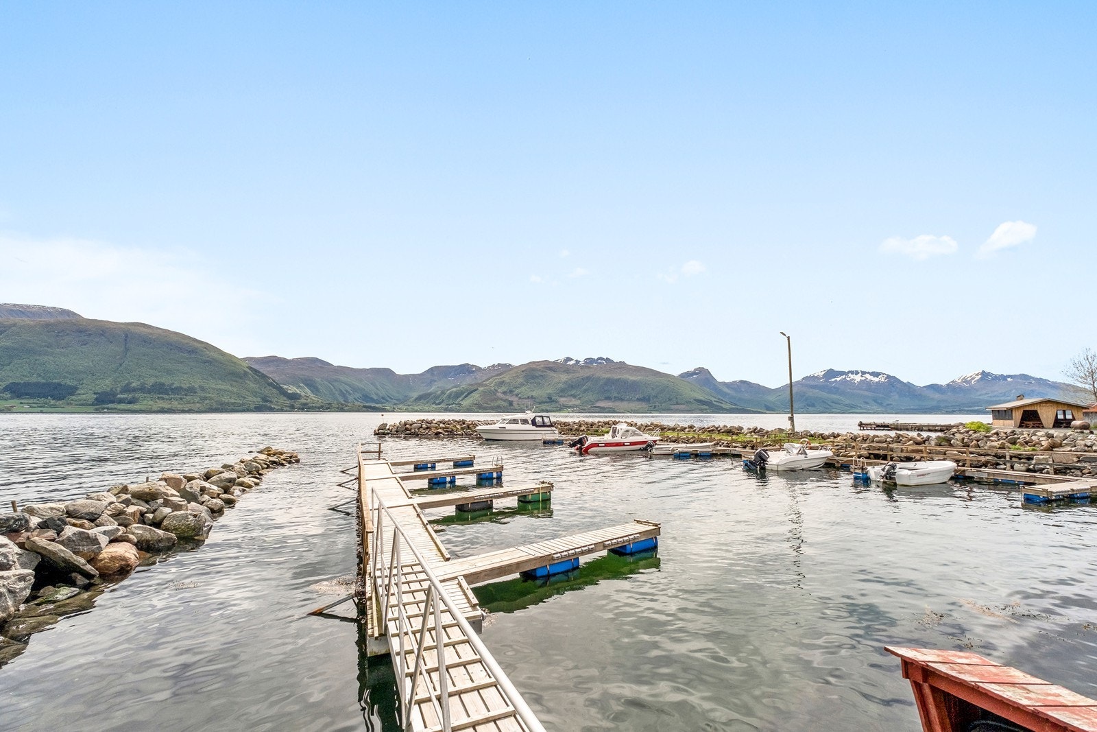 Båtplass følger med hytten. Galleribilde