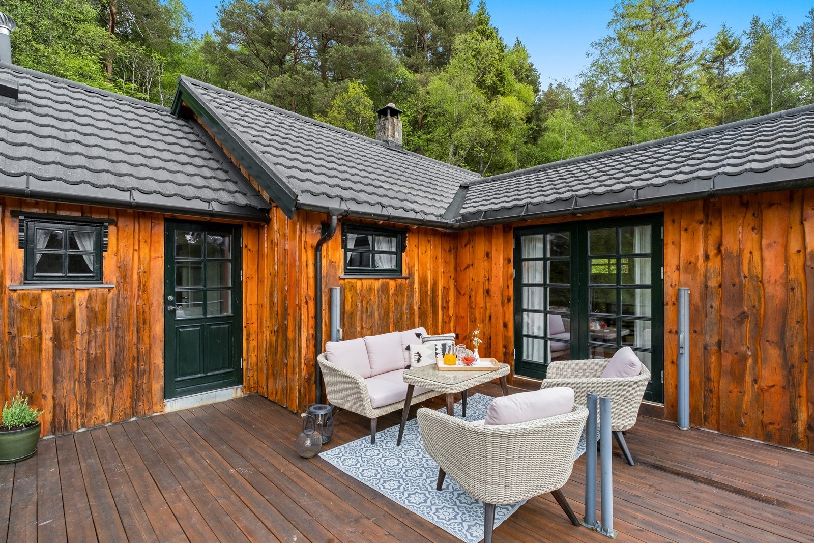 Sørvendt terrasse for solfylte dager. Galleribilde