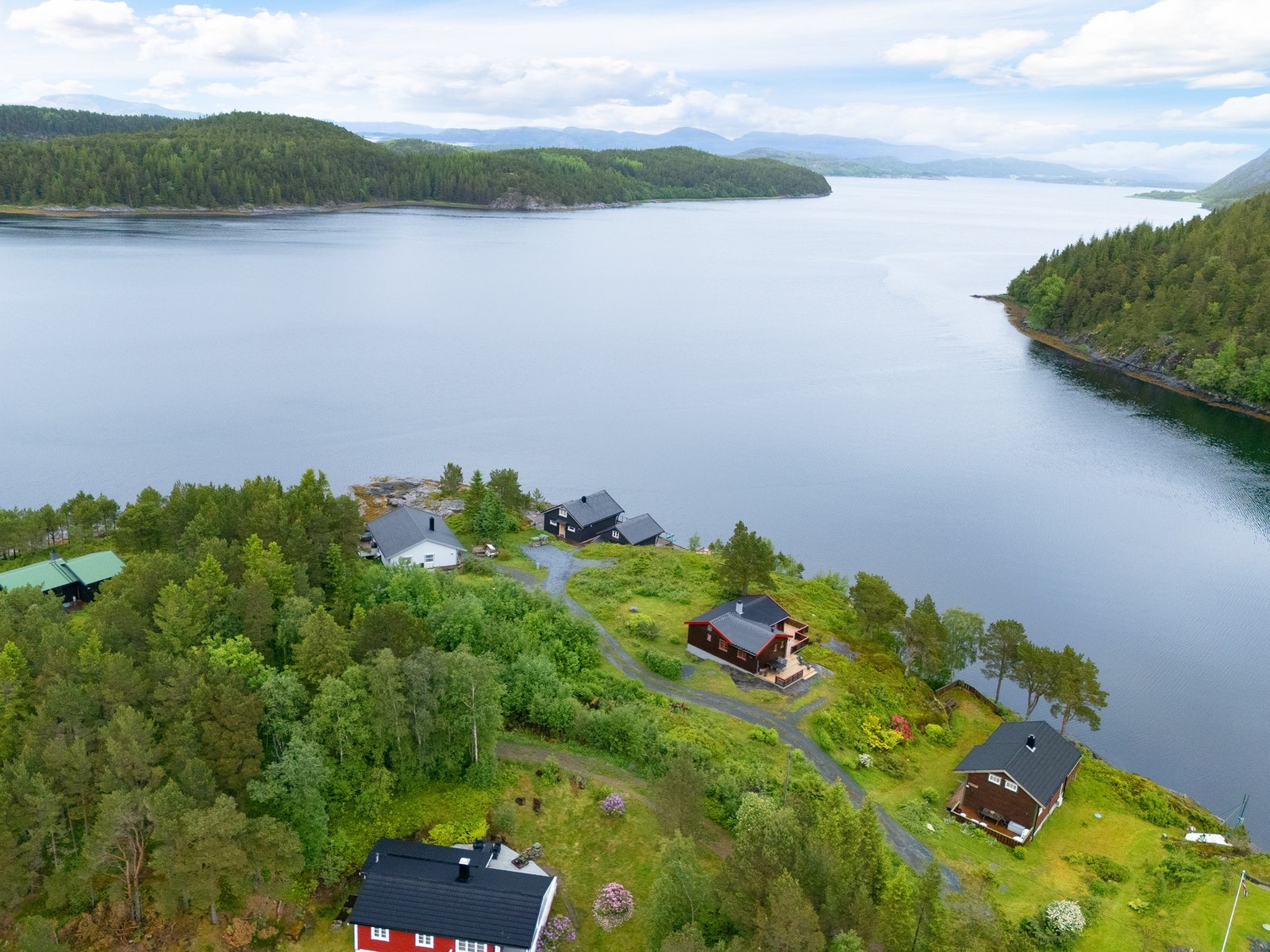 Nå har du mulighet til å skaffe deg drømmehytta ved sjøen. Galleribilde