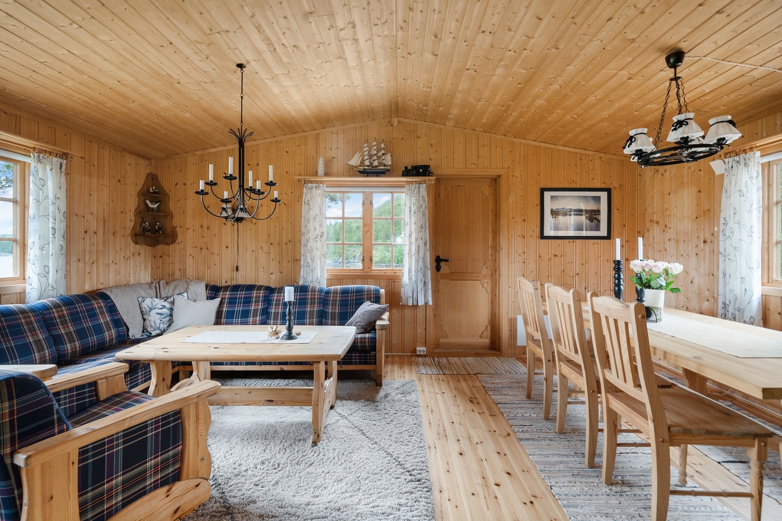 Stue og spisestue. Galleribilde