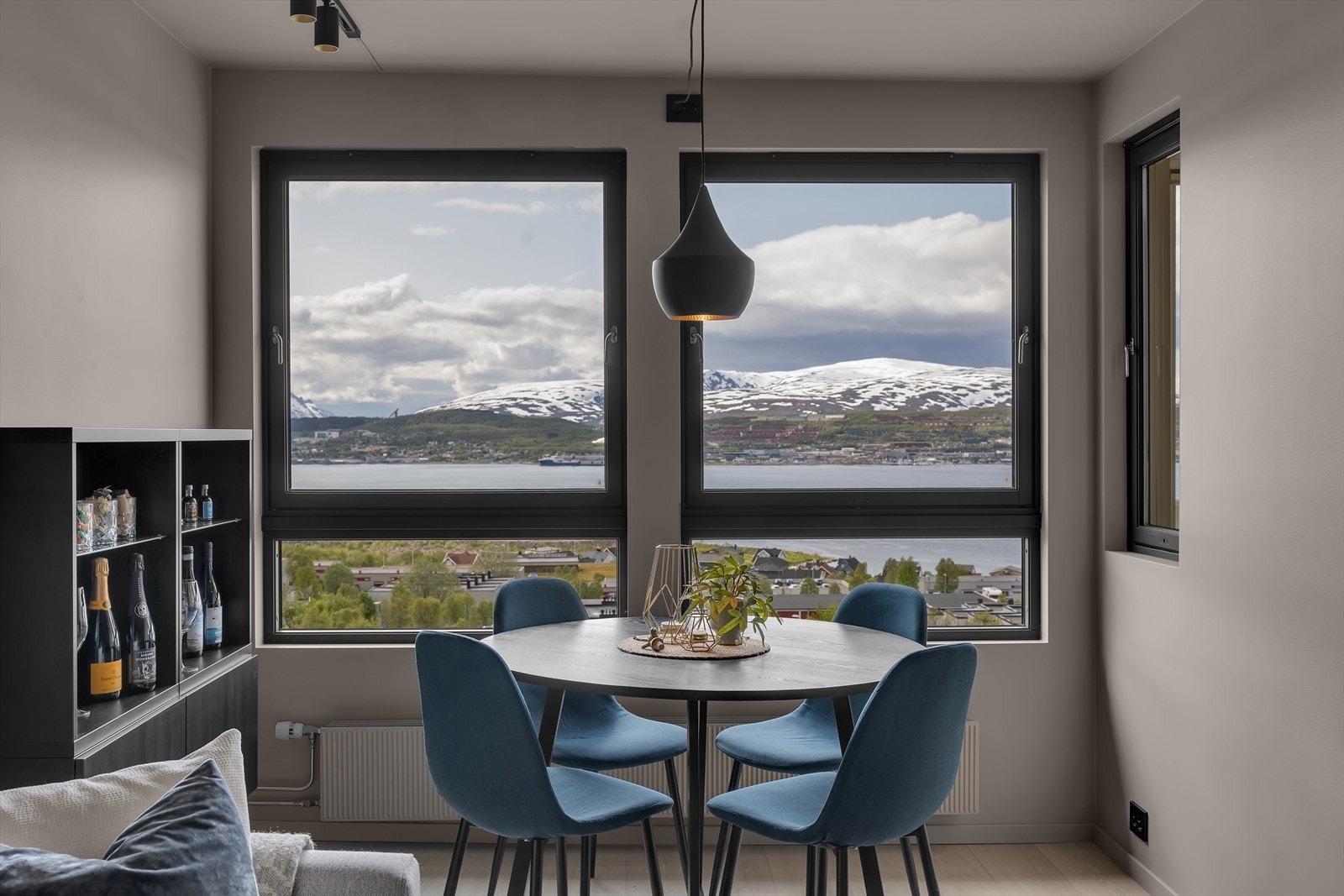 Lekker og tilnærmet totalrenovert leilighet med nydelig beliggenhet! Galleribilde