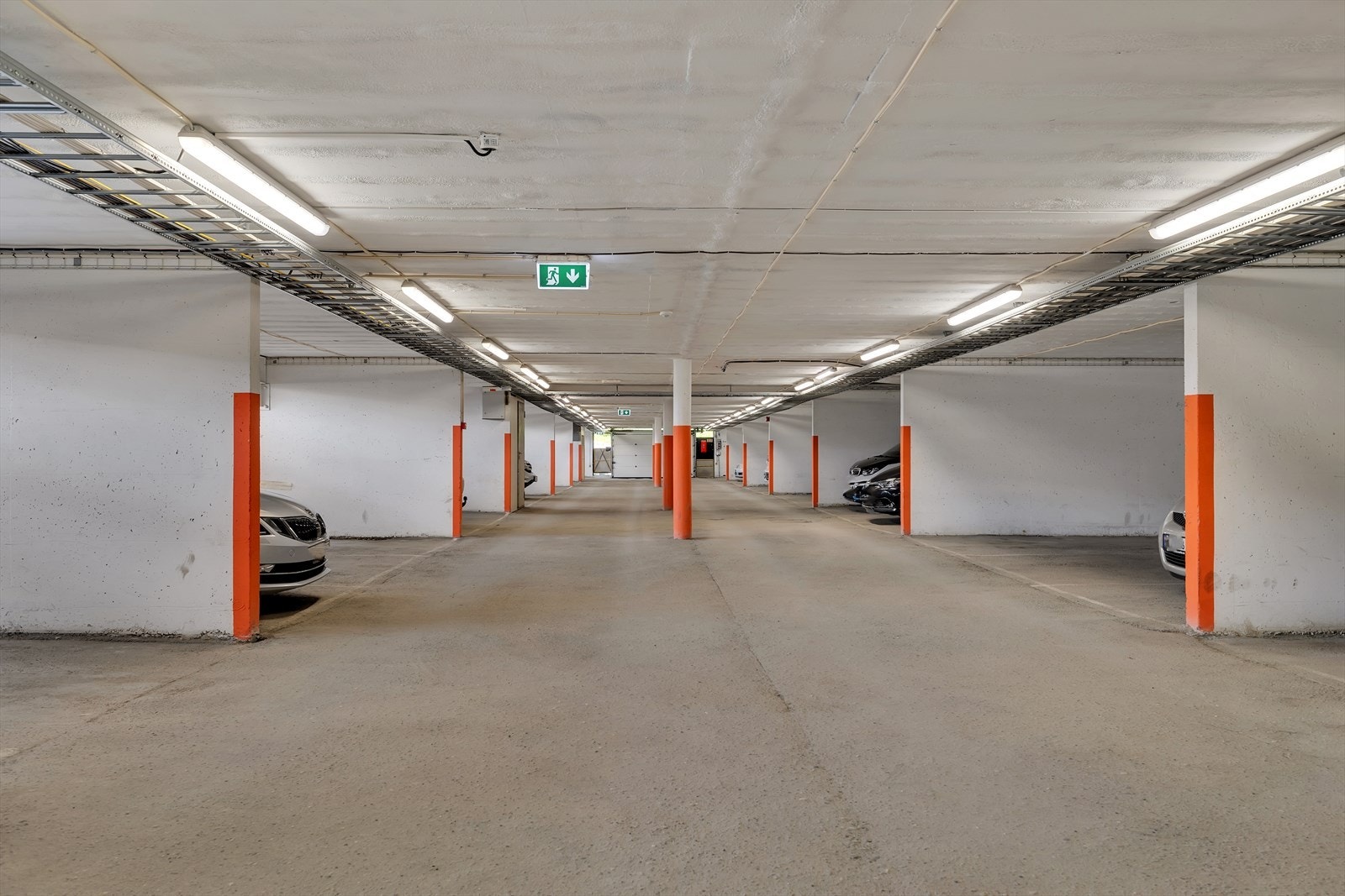 Leiligheten har medfølgende plass i felles garasjeanlegg. Mulighet for el.bil lader. Galleribilde