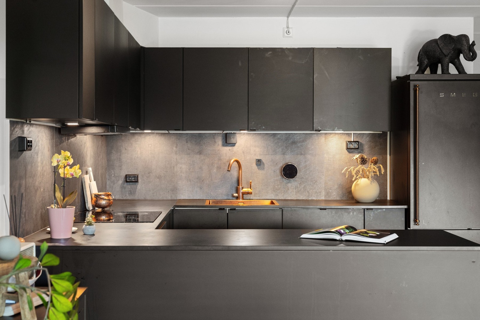 Tidsriktig og stilrent kjøkken. Galleribilde