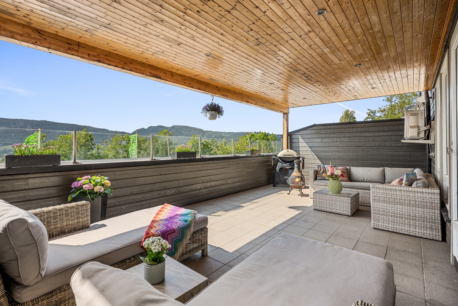 Dette blir en flott utvidelse av stuen i sommerhalvåret! Galleribilde